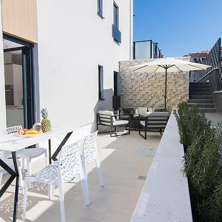 Διαμέρισμα 21 A *