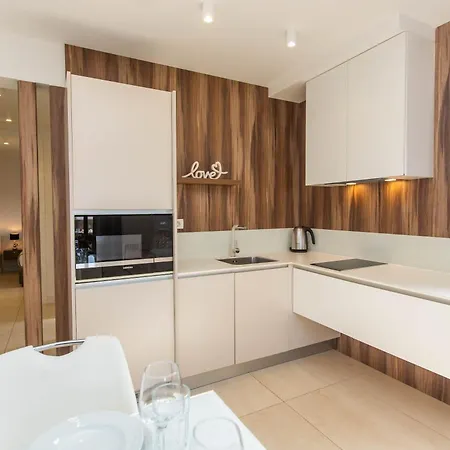 Apartment 21 A