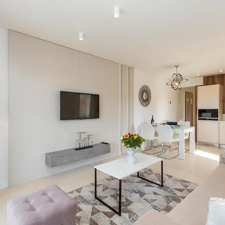 21 A Apartment