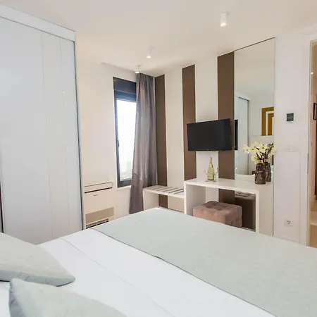 Apartment 21 A