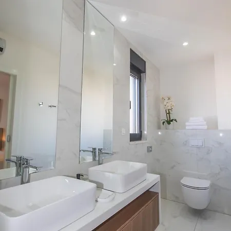 21 A Apartment *